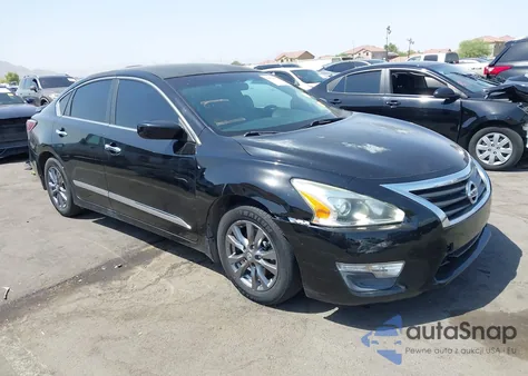 2015 Nissan Altima 2.5 S z USA, uszkodzony, nr VIN 1N4AL3AP0FN355969